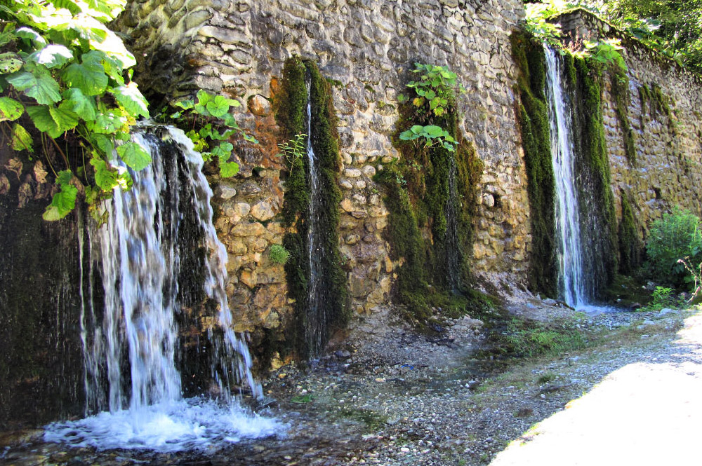 www.casabucureasa.ro - atractii turistice - Cheile Latoritei