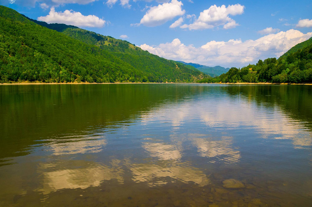 www.casabucureasa.ro - atractii turistice - Lacul Vidra